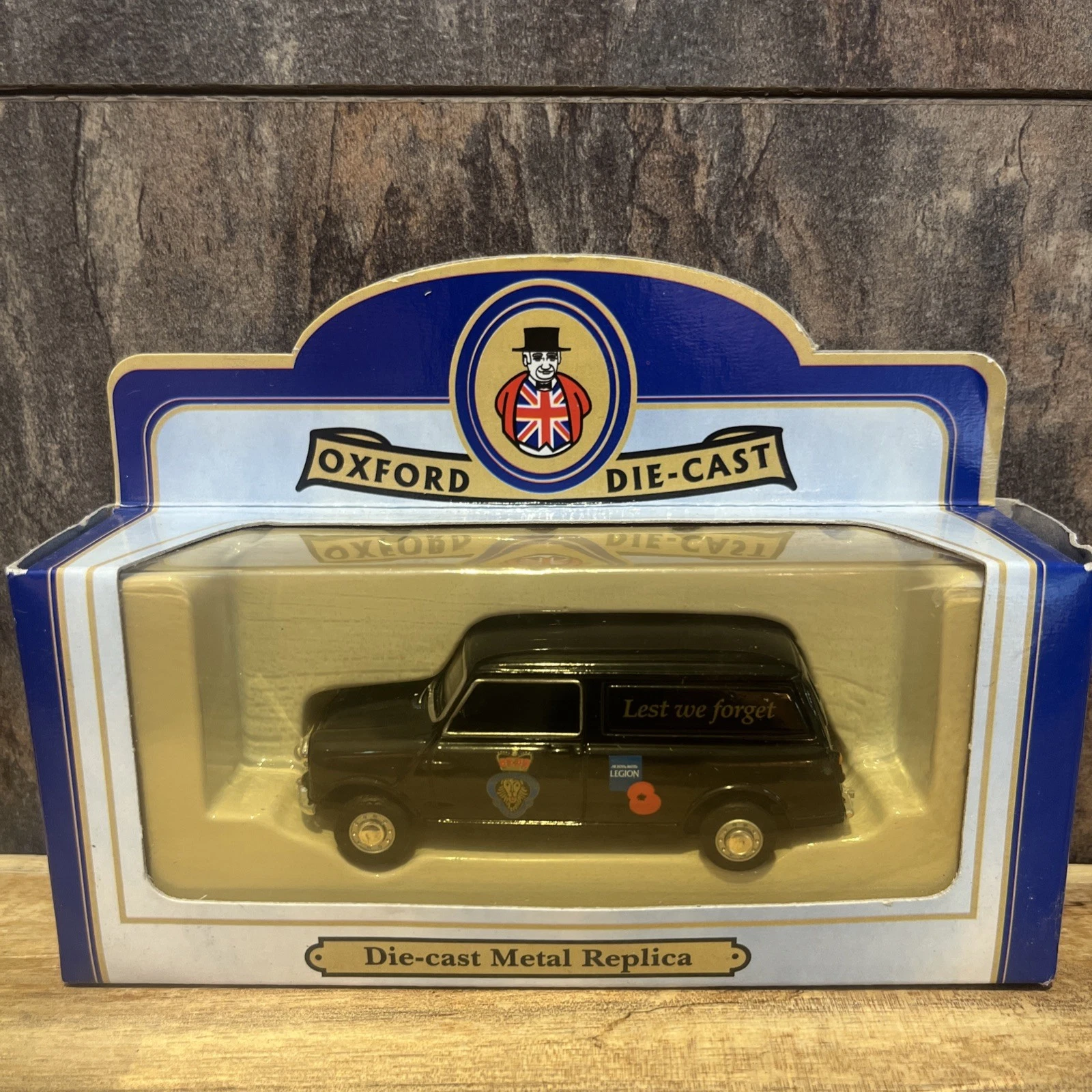VANS Oxford Diecast Let We Forg Mini Van (1:43) Nuovo e imballato (WTB) raro rosso