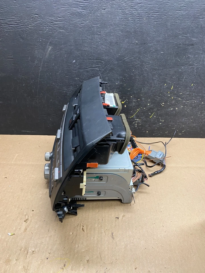 2008 to 2012 Honda Accord Front Radio Control AM./FM CD Climate Control T4499 DG - Image 3 of 4