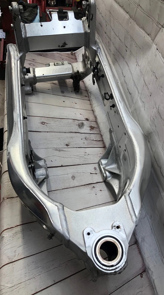 Futura 主框架底盘 2002 Aprilia RST 1000 Futura — 第 3/4 张图片