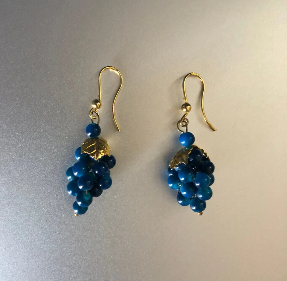 Orecchini "grappolo" in pallini di lapislazzuli e foglie in argento 925 dorato - Immagine 2 di 2