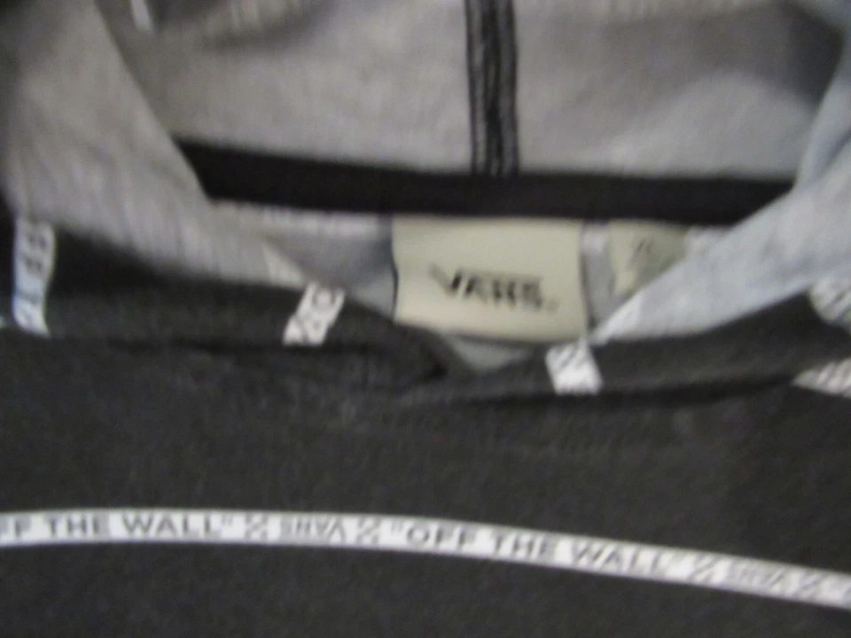 Camisa con capucha Vans para niños XL suéter a rayas blancas y negras manga larga en muy buena condición Foto 3 de 4