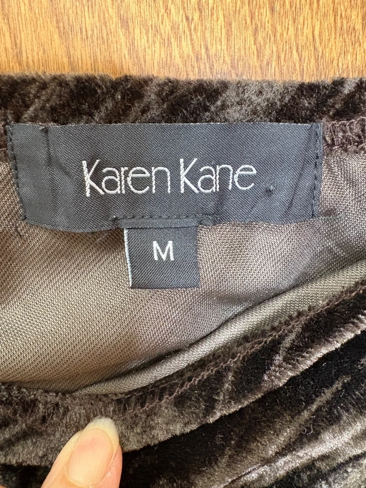 Saia Midi Karen Kane Veludo Preto M Plissada EUA Gótica Fada Escura Whimsigoth Y2K - Imagem 2 de 4