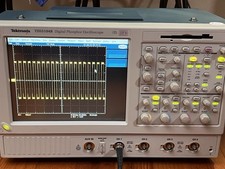 Tektronix TDS5104B Digital Phosphor Oscilloscope 1GHz, 5gs/S, 4CH