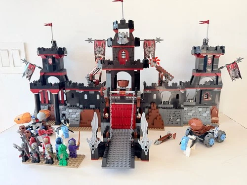LEGO 8877 Castle - Vladek's Dark Fortress - 100% complete
