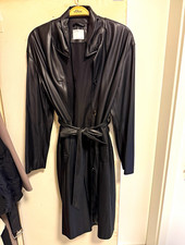 Bershka Damen Mantel Kunstleder schwarz Knopfverschluss mit G&uuml;rtel halblang L