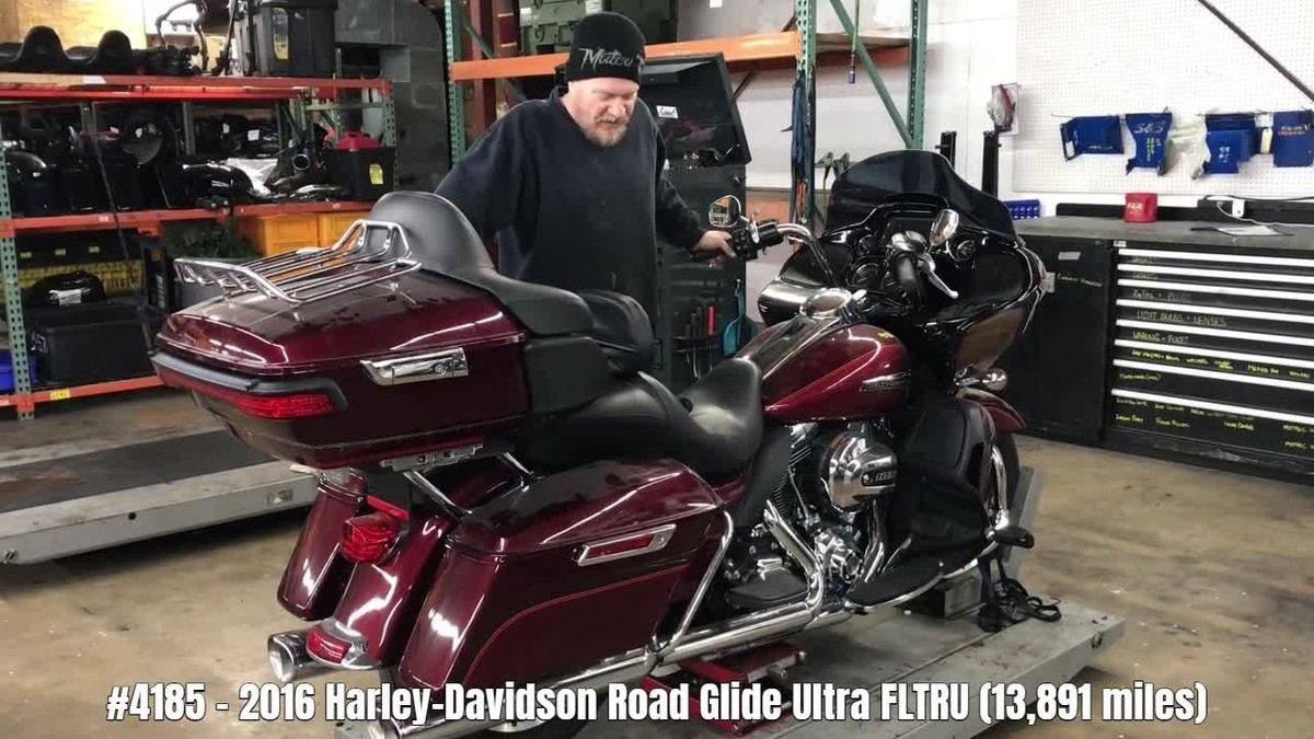 2016 Harley Road Glide LEFT Saddlebag Assembly MYSTERIOUS