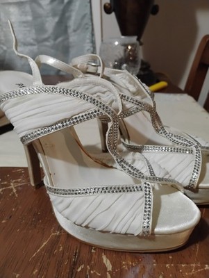helens heart bridal shoes ,dressy heels, wedding heels. Beautiful size 6