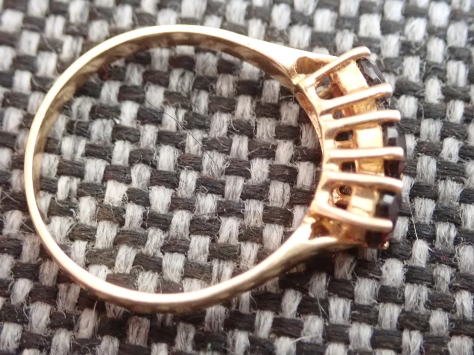 Bague en or jaune 18 carats avec 3 rubis véritables, probablement de Madagascar - Photo 3/4