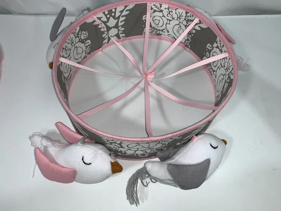 Reproductor de música móvil My Baby Sam Olivia Rose con pájaros giratorios rosas y grises Foto 3 de 4