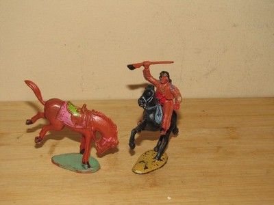 Vintage Charbens ? Apache und Bronking Pferd Maßstab 1/32
