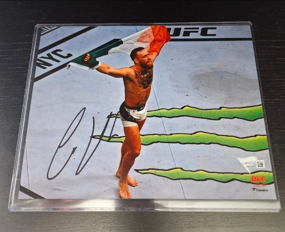 Gant Signé Conor McGregor – Dédicace Authentique – Affichage Luxe