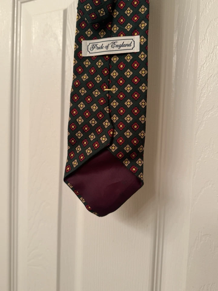 Pride of England All Wool Woven In Scotland Men's Tie Green & Red 100% Wool - Image 3 of 4