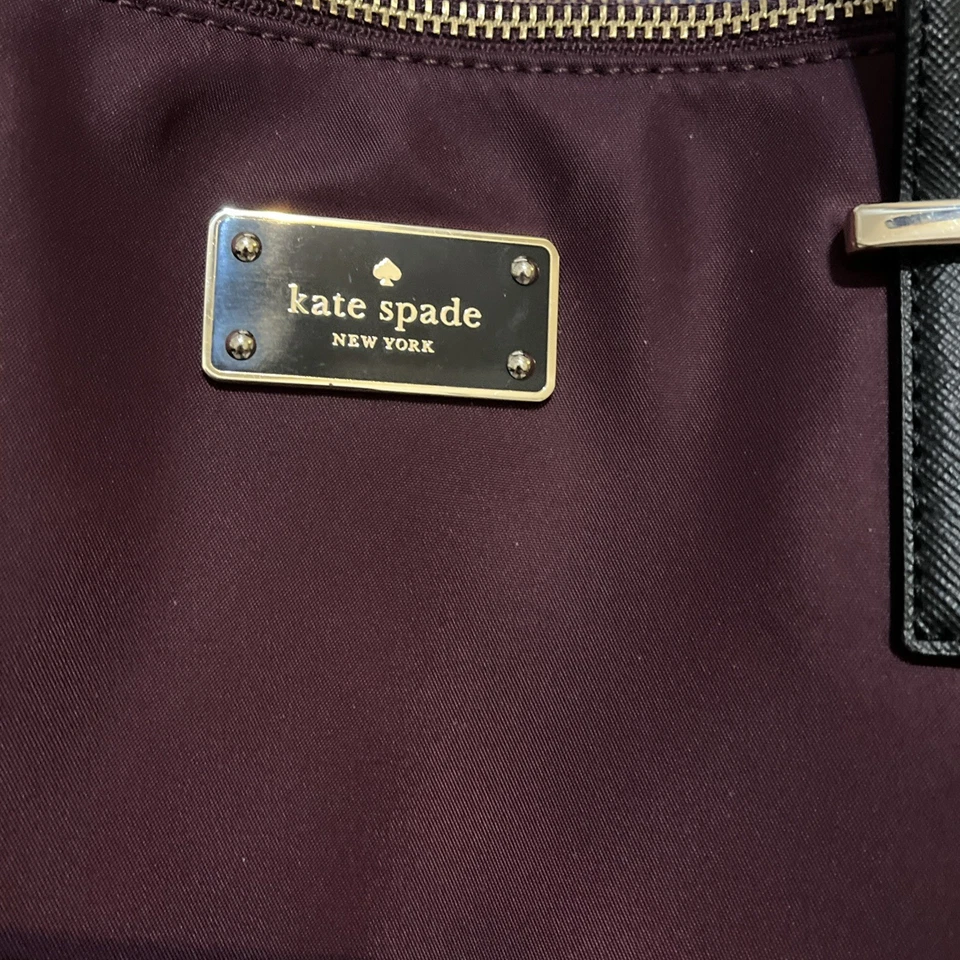 KATE SPADE Alyse Wilson Road Ameixa Profunda Nylon com Pedras de Luxo Bolsa Tote de Ombro - Imagem 3 de 4