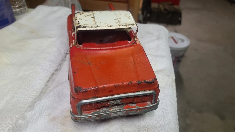 "Camioneta pickup Tonka Toy 1963-1964 #302 vintage años 60 sin precio base MT 12,5"" roja" Foto 2 de 4