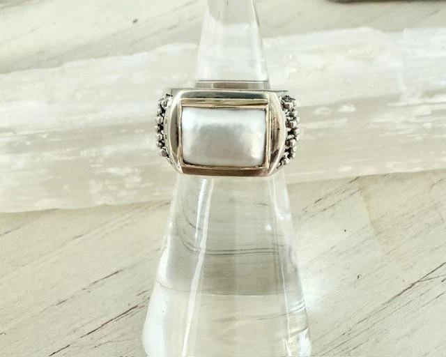 Anillo de perlas mabe Michael Dawkins de plata de ley con bisel de oro de 14kt: talla 6 Foto 2 de 4