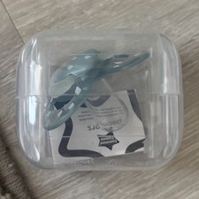 Tommee Tippee Blue Pacifier with Clear Storage Case for Babies, Infant Soother