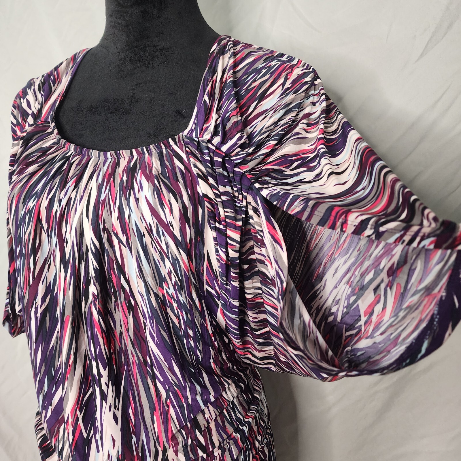 BCBGENERATION Size Medium Multicolored Ruched Bat… - image 8