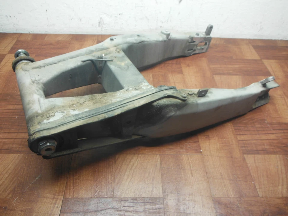 1993 1994 yamaha gts1000a REAR SWINGARM BACK SUSPENSION SWING ARM w shaft bolt - Image 2 of 4