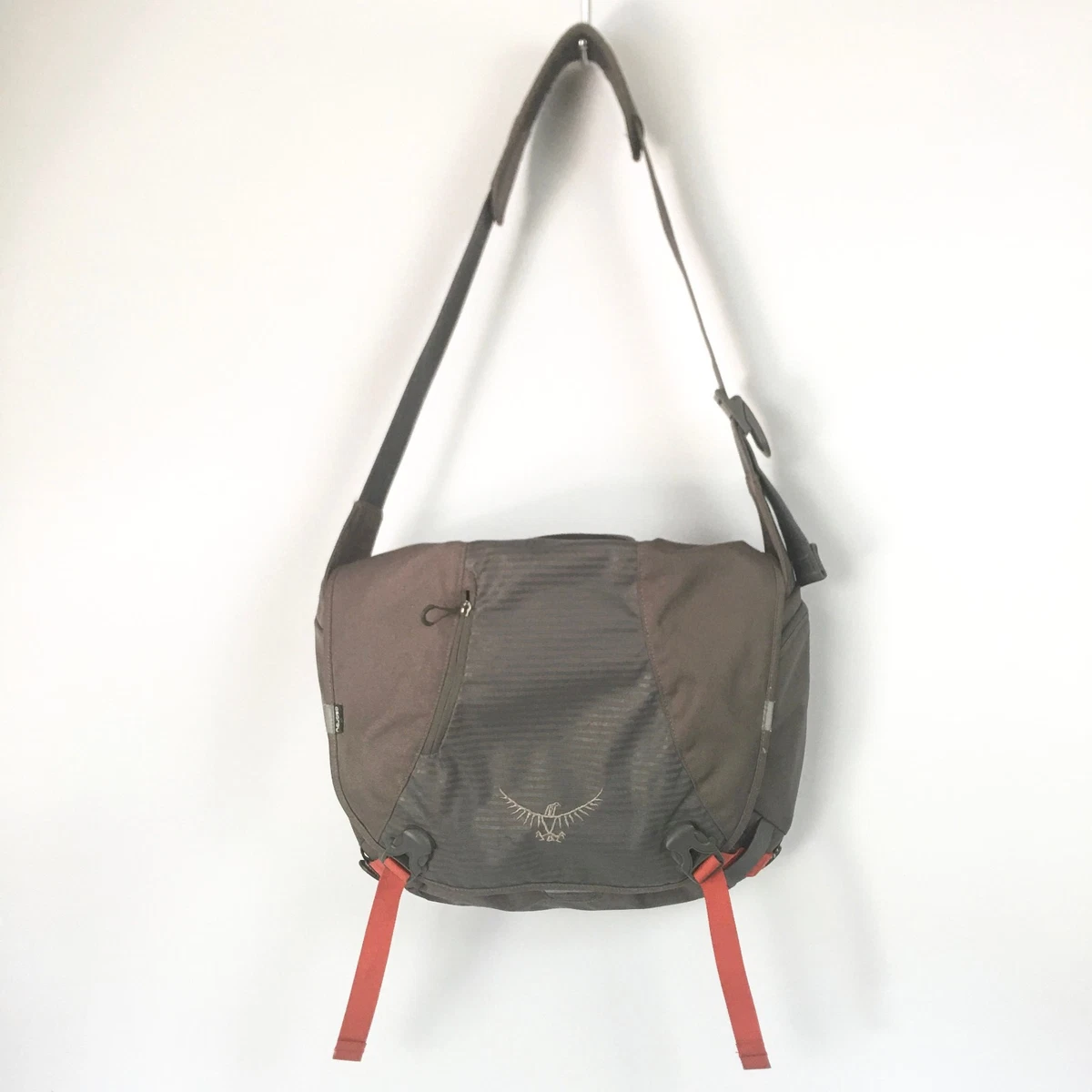 north face backpack white The Women's Borealis Commuter Laptop Backpack, TNF Metallic Mélange/Mid Grey, One Size The bottom compression and Bags & Leather Goods Utility Backpack Best Gaming Color:Splashing Sea / SPWI