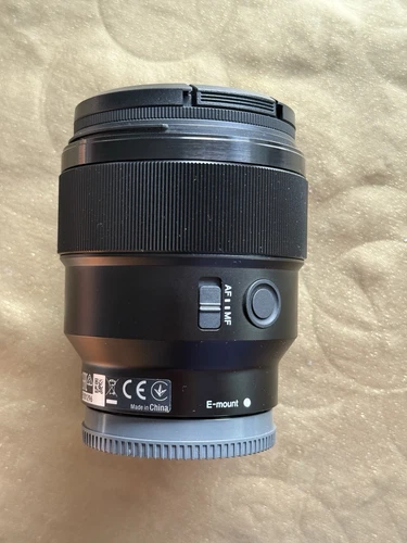 Sony E 85mm f/1.8 camera lens - Bild 1 von 9