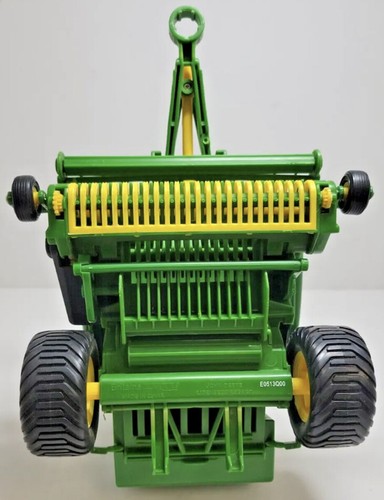 John Deere Big Farm Series 854 Round Hay Baler 1:16 ERTL Farm Toy BRITISH EDIT. - Picture 9 of 12