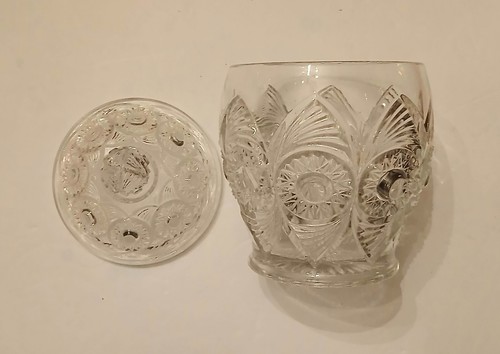 Tarro de bisquit vintage EAPG Hobstar Design 7 1/4" con tapa - Imagen 5 de 5