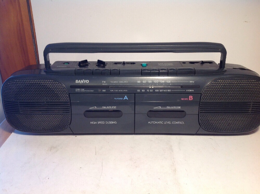 Vintage 1988 Sanyo M W707 Radio Dual Cassette Stereo Boombox. Read