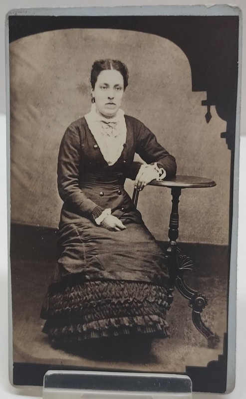 WOMAN - vintage PHOTOGRAPH - CDV - listing #7990