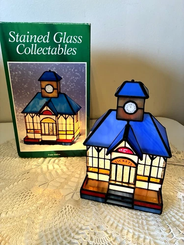 Stained Glass Tiffany Style Lamp Village TRAIN STATION TICKET HOUSE Vtg 1995