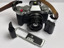 Fujifilm XT-5 Mirrorless Digital Camera | Box, Lens, Grip, Battery, Extras 8/10