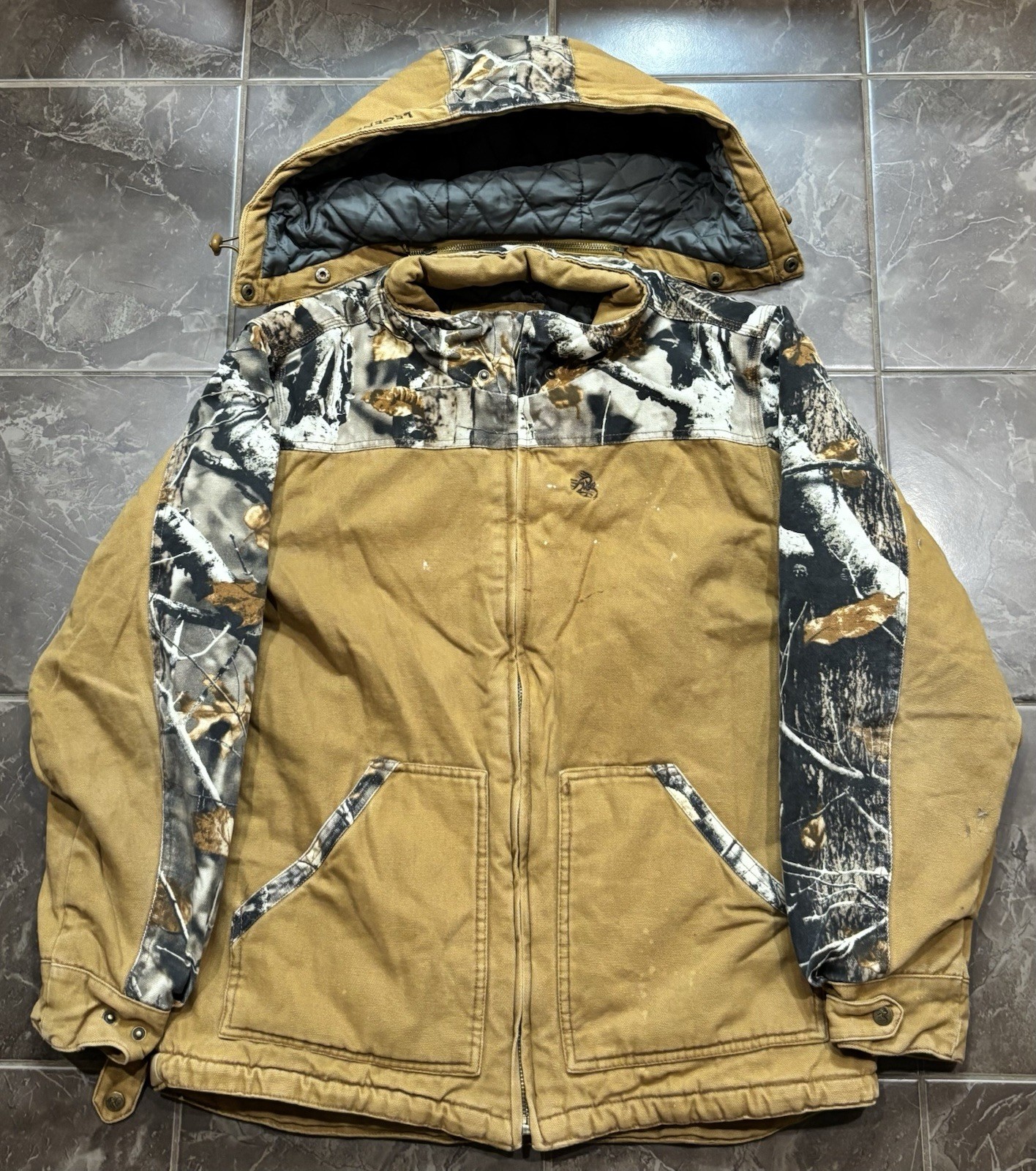 Men's Legendary Whitetails Camo Jacket in Size L - Durable Hunting Apparel