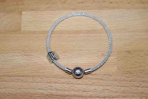 Pandora Moments Sterling Silver Mesh Bracelet Small With Letter E Charm 925 - Afbeelding 1 van 3