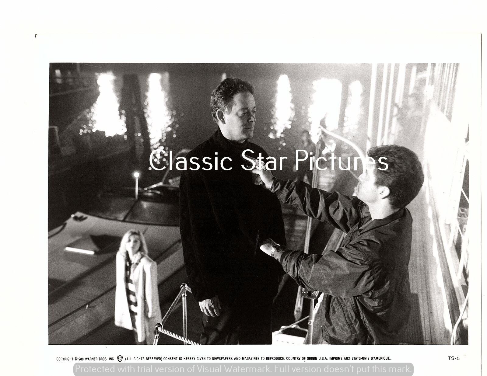 N327 Mel Gibson Raul Julia in Tequila Sunrise 1988 8 x 10 movie still