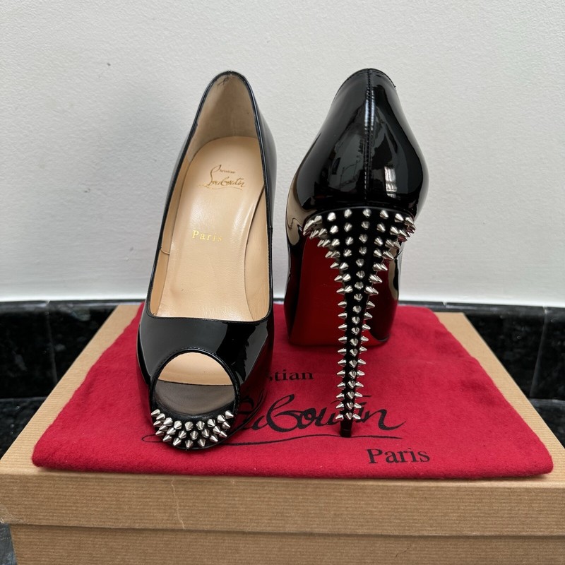 CHRISTIAN LOUBOUTIN NVPS BLACK PATENT LEATHER SILVER SPIKES PEEP TOE PUMPS 39.5