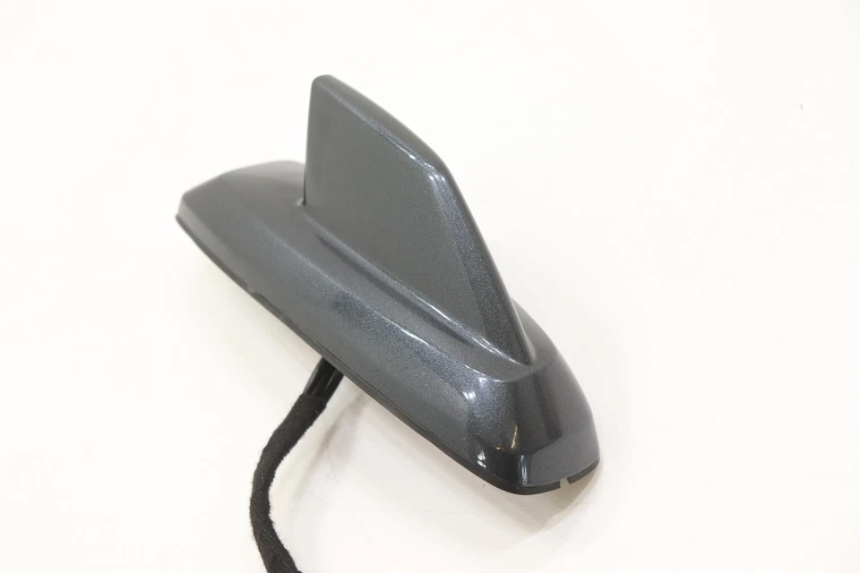 Chevrolet Suburban 2019-2020 techo trasero antena aleta de tiburón OEM 84445288 GRIS_GJI Foto 4 de 4