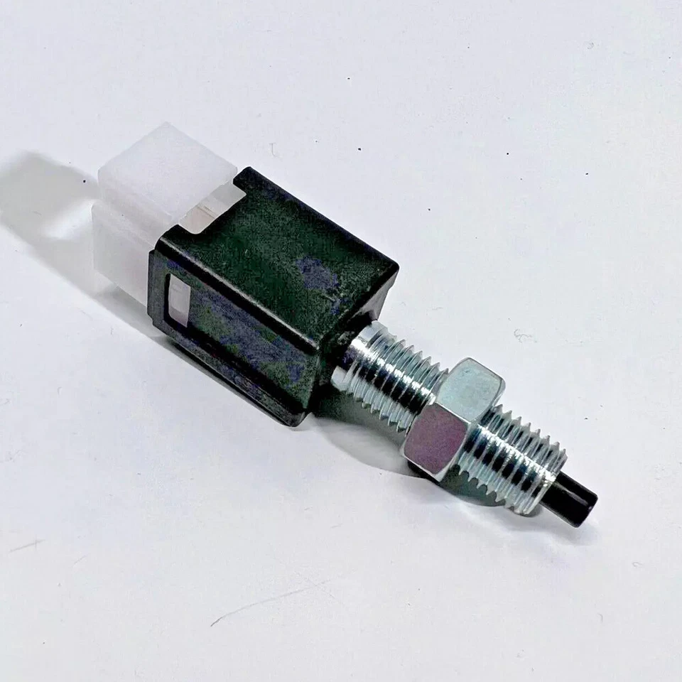 Brake Stop Light Lamp Switch for ISUZU NPR NQR 4BD2 4HG1 4HE1 1994-04 8978551870 - Image 2 of 4
