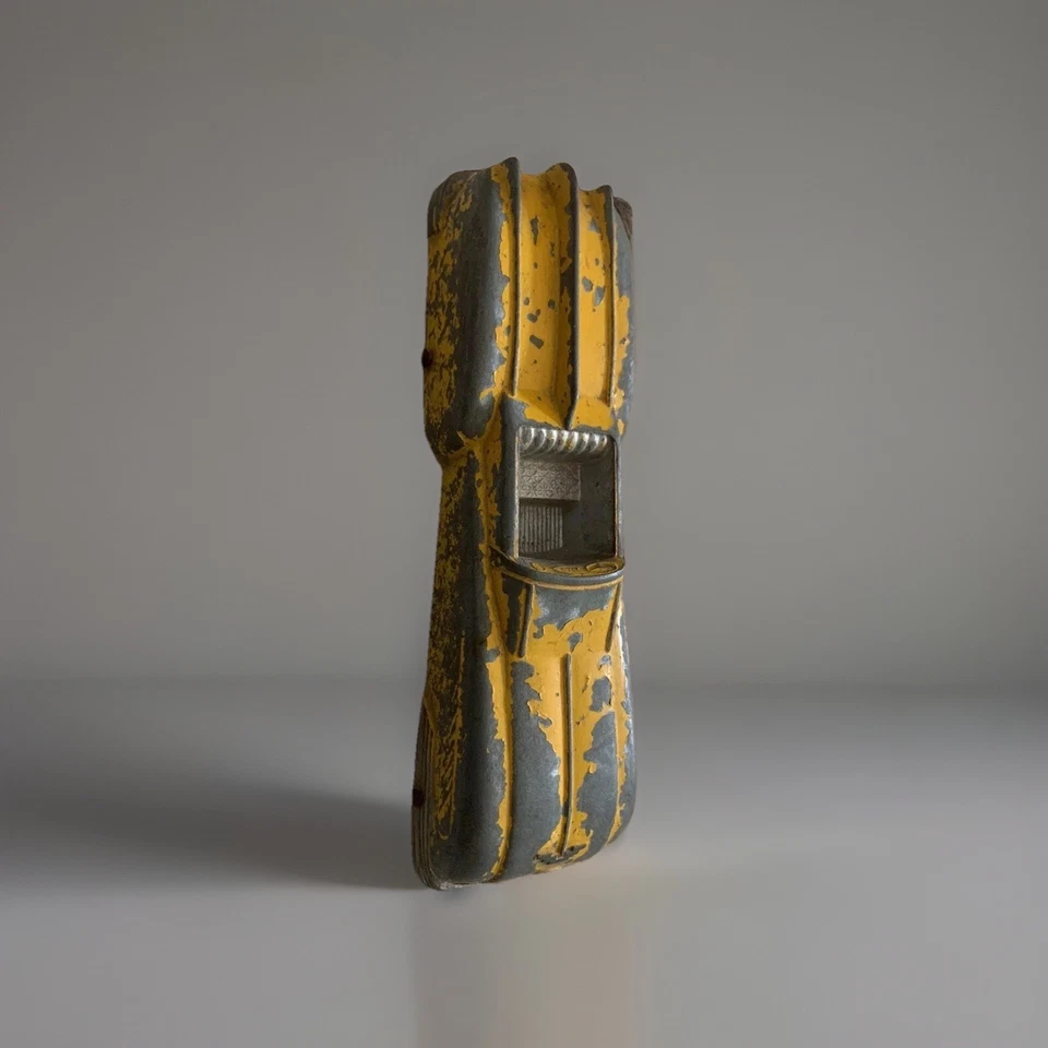 老式 Tootsie 玩具 #745 黄色未来派克莱斯勒 Thunderbolt 6 英寸玩具车 — 第 3/4 张图片