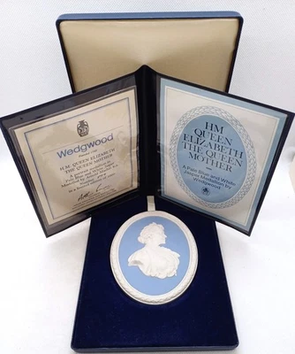 Wedgwood HM The Queen Mother Ltd Ed White on Pale Blue Medallion - Boxed & COA - Image 1 of 4