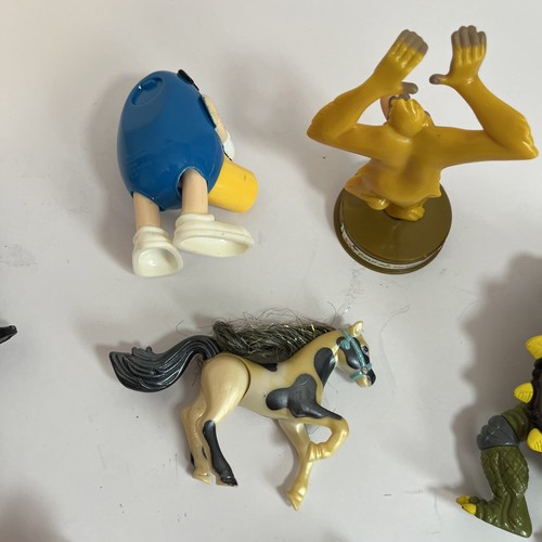 VGT Action Figure Batgirl, King Louie, Robin, M&M, Dodger Dog,Ninja 8 total - Picture 10 of 14