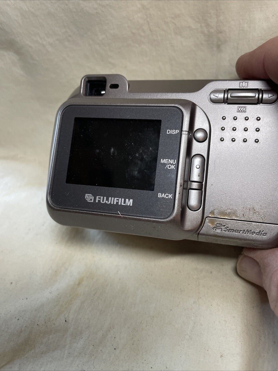 Vintage Fujifilm Finepix 2600 Zoom 2 MP Compact Digital Camera For