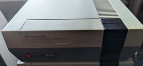 Nintendo NES Konsole mit 7 Spiele Mario Tetris Gradius... 2 Controller