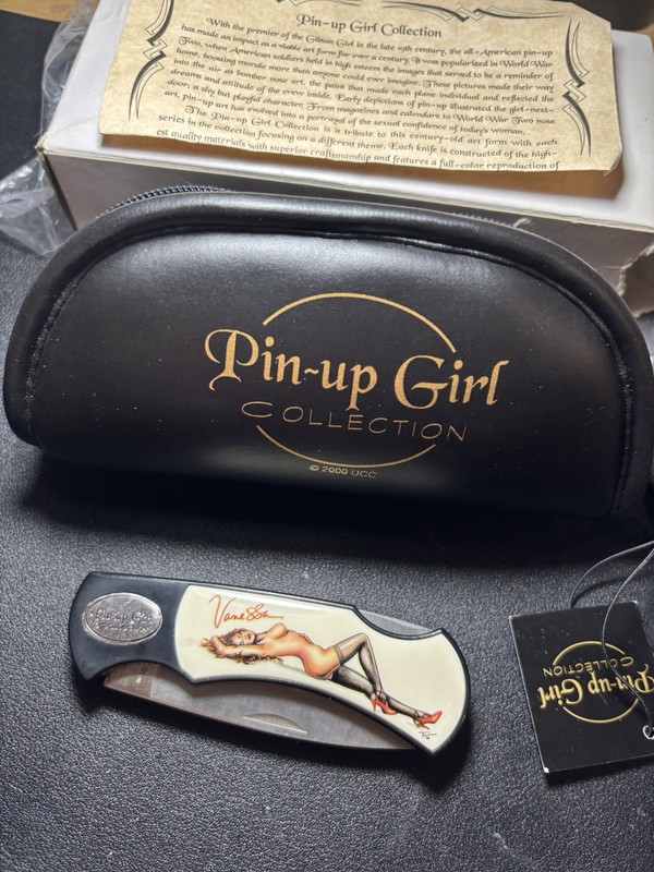 United Cutlery “Vanessa” Pin-Up Art Lock Blade Knife w/ Padded Case