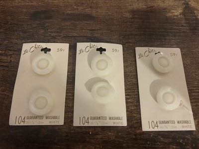 Le Chic 34 (7/8'') White Buttons, 2 Count