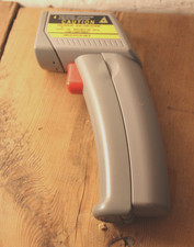 Raytek Infrared Thermometer  Minitemp  with case - good working condition
