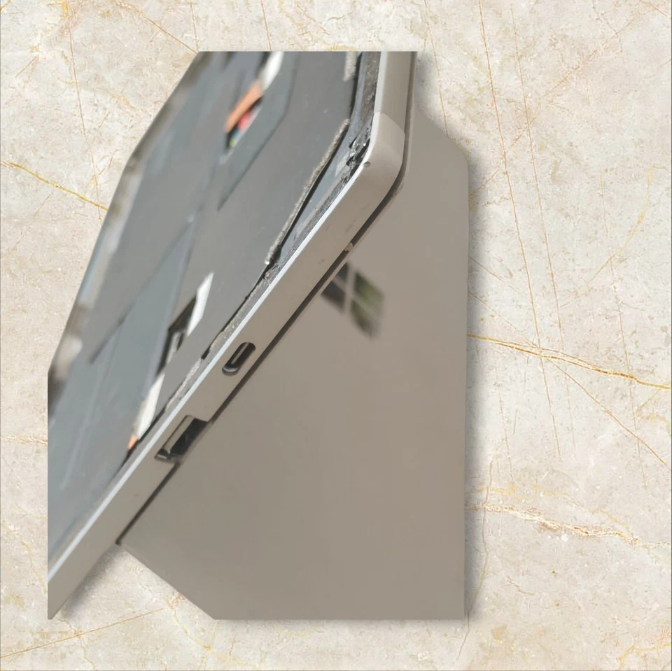 Microsoft Surface Pro 7 - 256GB/8GB - Core i5 - Win 11 Funzionante Senza Schermo - Immagine 3 di 4