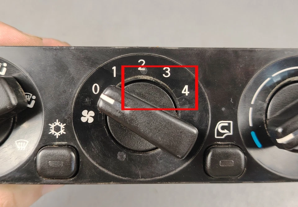 MITSUBISHI FUSO FE CANTER 7C15 2008 AC PANEL CLIMATE TEMPRATURE CONTROLLER R12 - Image 3 of 4