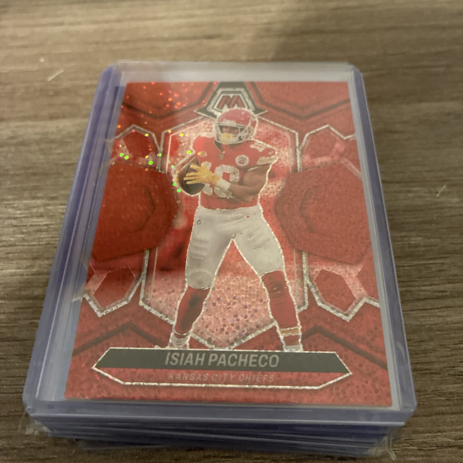 ISIAH PACHECO 2024 PANINI MOSAIC FOOTBALL RED SPARKLE PRIZM #107 CHIEFS