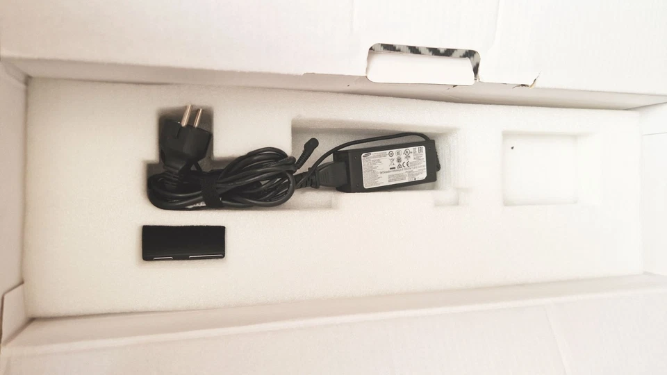 Samsung Galaxy View SM-T670 Schwarz 18,4 Zoll Android Tablet in OVP Neuwertig - Bild 3 von 4