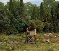 Walthers SceneMaster HO Scale Laser-Cut Wood Kit Elevated Deer Stand