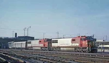 AT&SF GE U30CG No 404 and No. 401 w the Texas Chief Chicago IL 1968 5 x 7 Photo